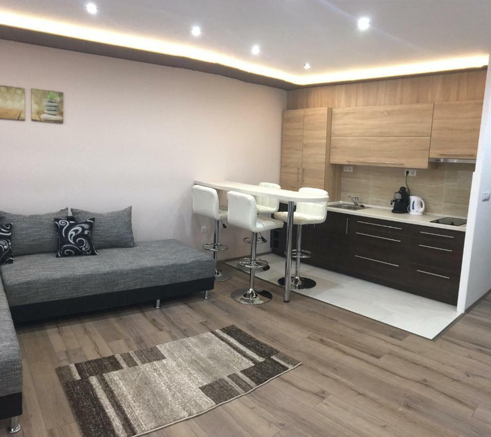 F&M Apartman Eger Exteriör bild