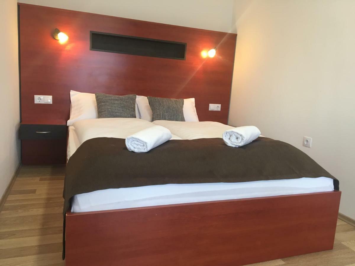 F&M Apartman Eger Exteriör bild