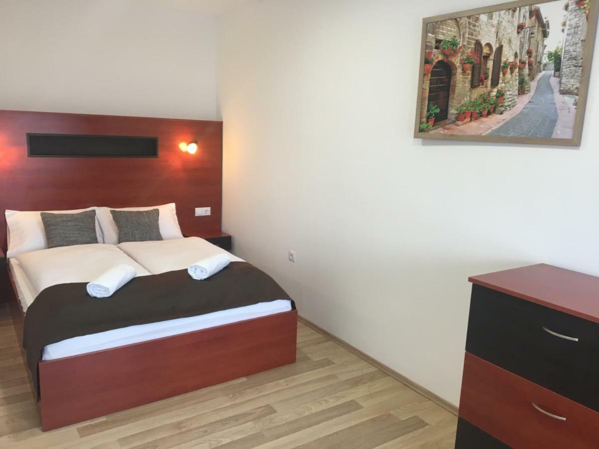F&M Apartman Eger Exteriör bild