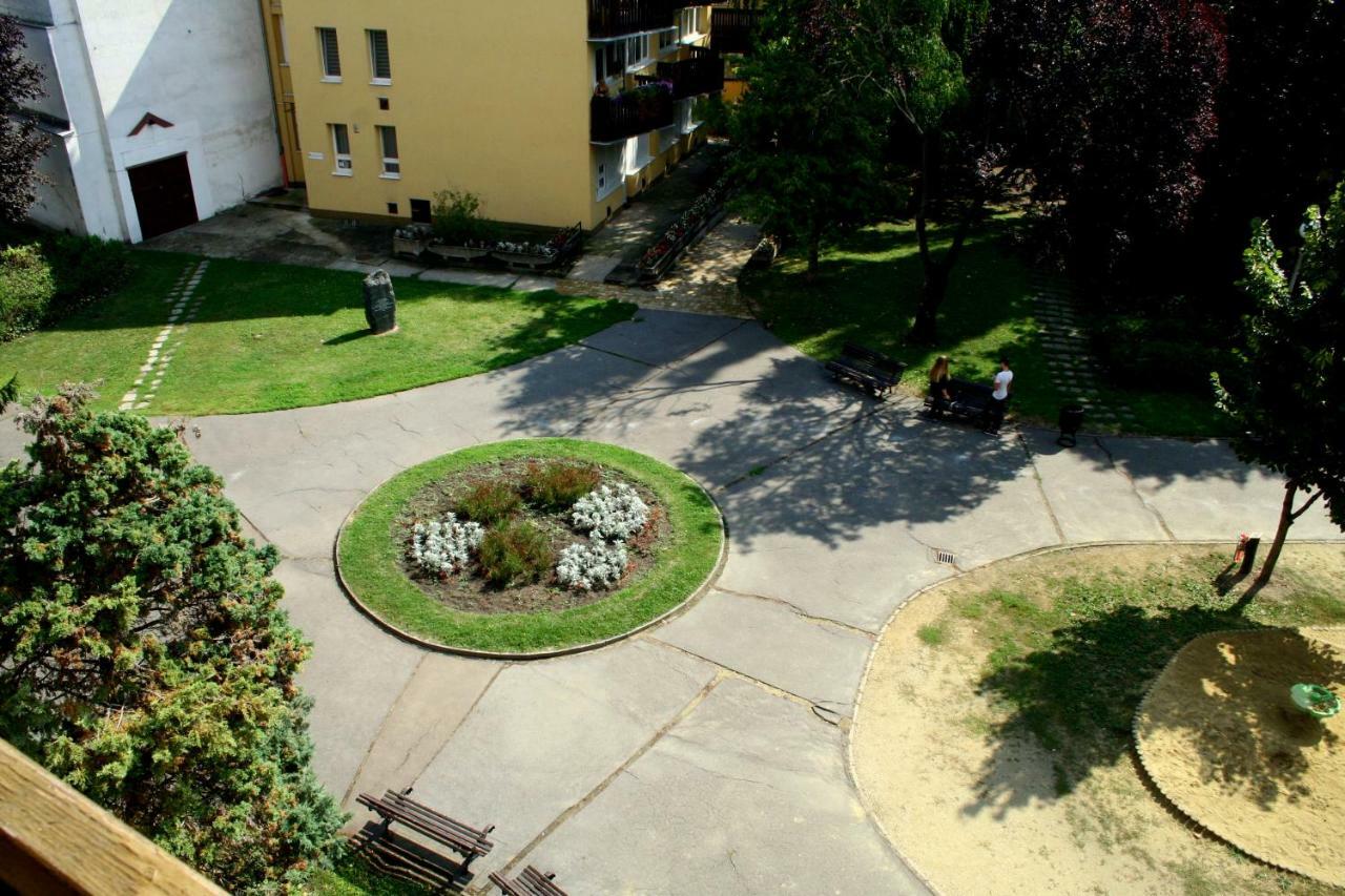 F&M Apartman Eger Exteriör bild