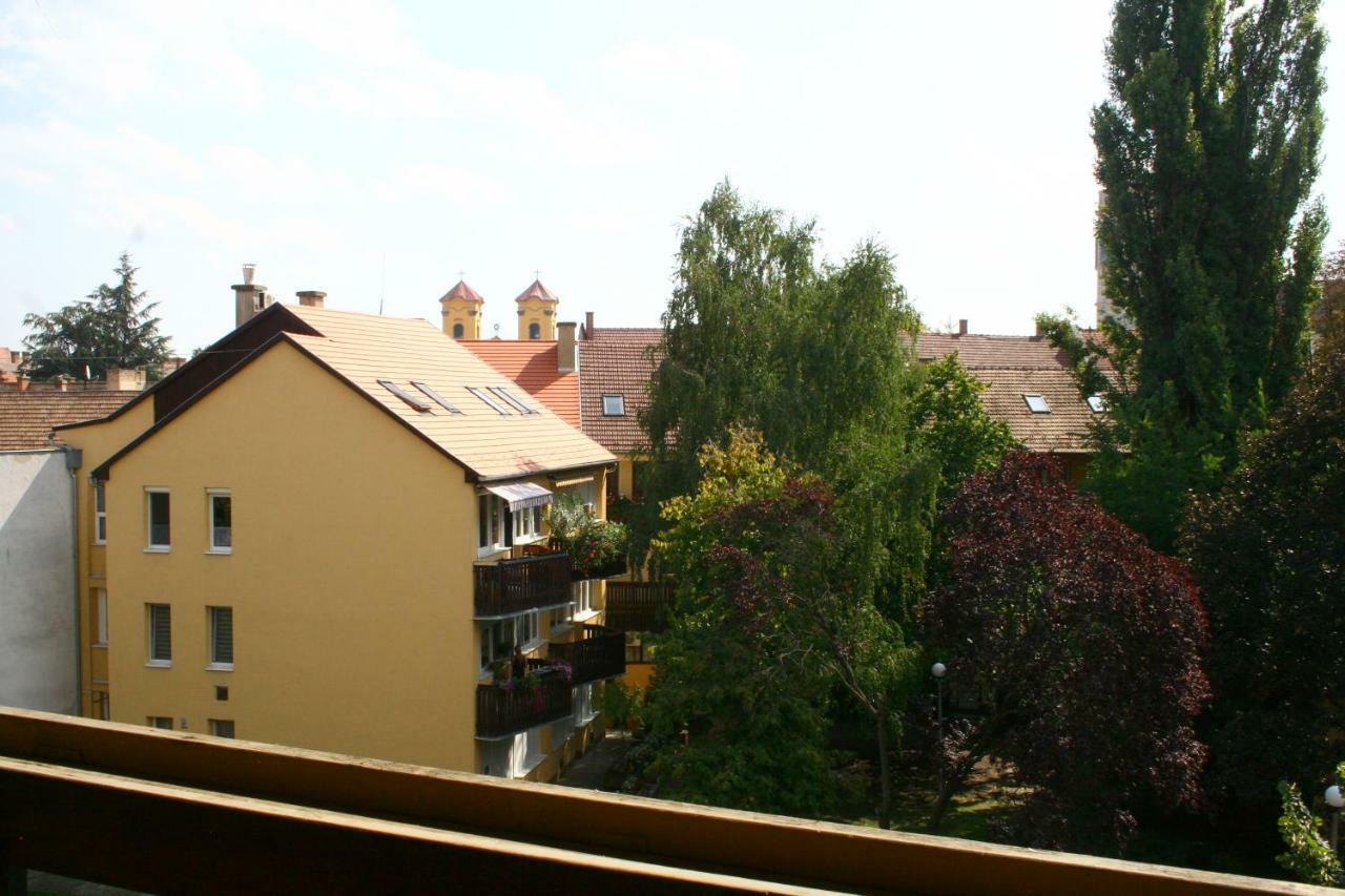 F&M Apartman Eger Exteriör bild